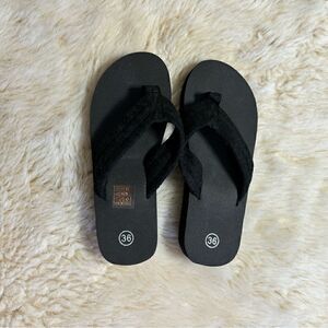 Target Black Sandals size 6